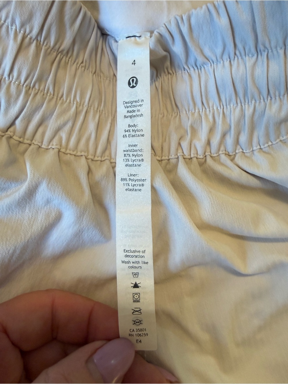 Lululemon Hotty Hot High-Rise Lined Athletic Shorts. White. Size 4 - Picture 4 of 9